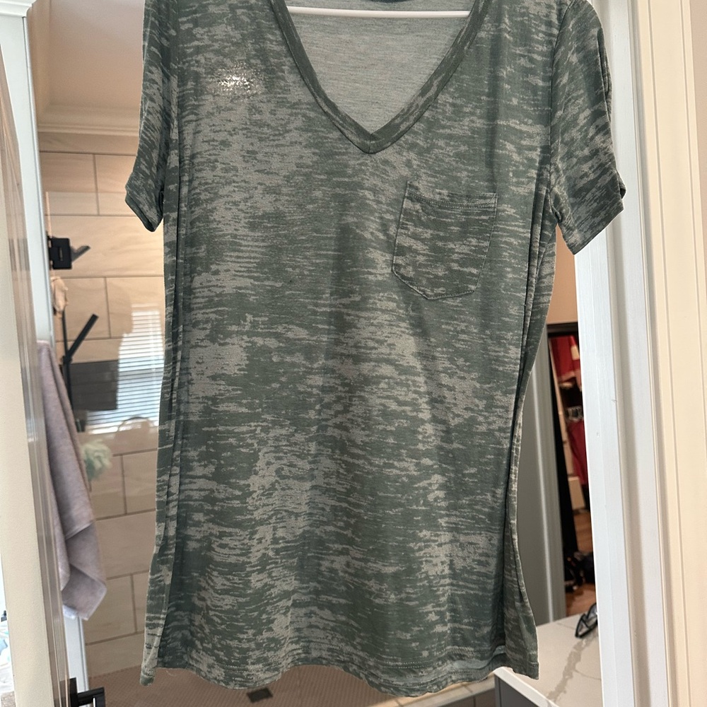 Eesome Olive Patterned V-Neck Tee